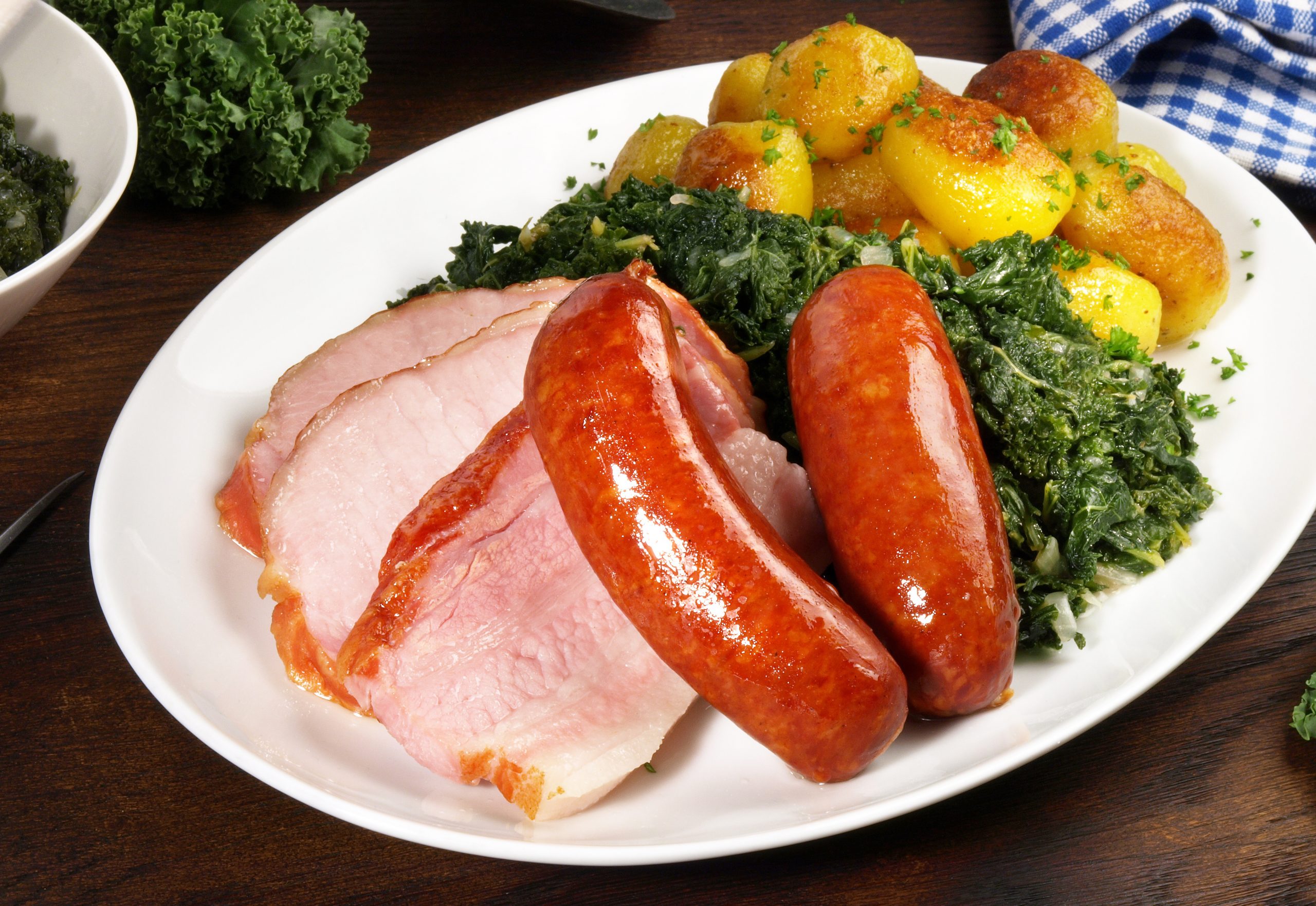 Grünkohl Gericht mit Kassler, Speck und Kartoffeln